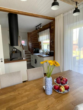 Cozy private house with backyard and hot tub, Pärnu